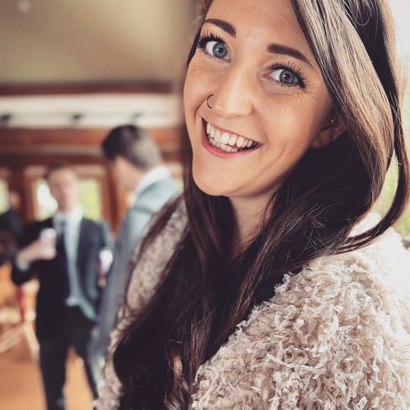 Meet your Posher, Jillian - Picture 1 of 1